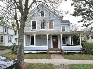 29 E 2nd St, Riverhead, NY 11901