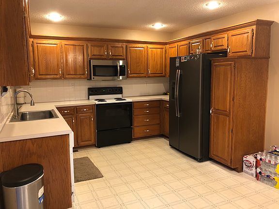 5th image of 2220 NE Maybrook Dr