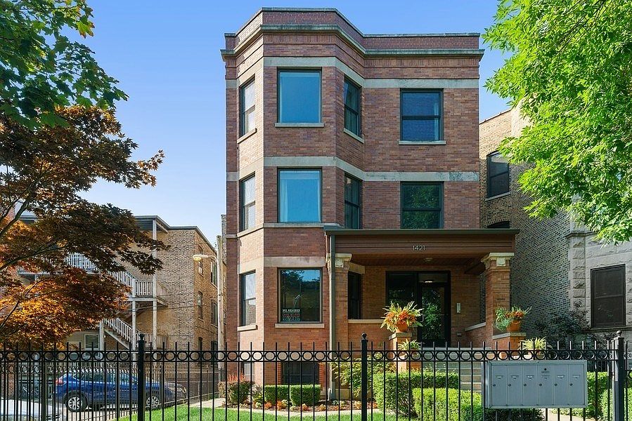 1st image of 1421 W Carmen Ave APT 1S