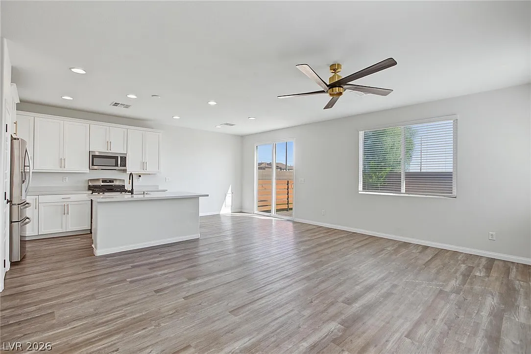 3 bed, 2.5 bath, 1892 sqft, $2,495 — Photo 3