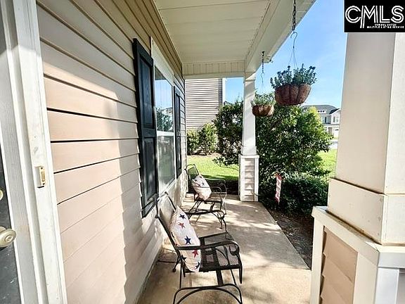4th image of 135 Whispering Oak Ln
