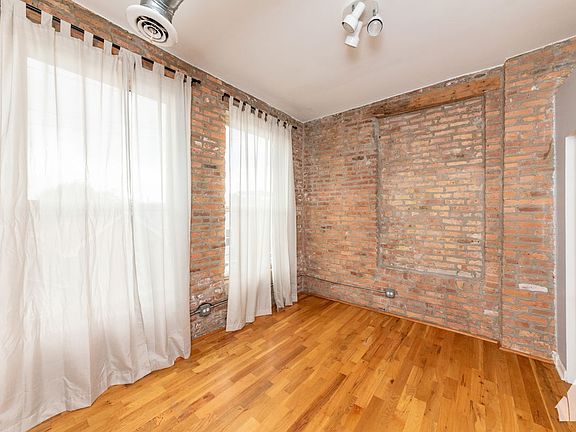 3rd image of 1822 S Bishop St #25