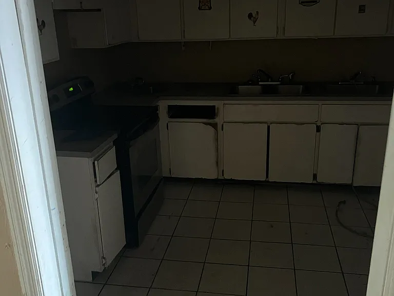 9316 1st Ave — Photo 2