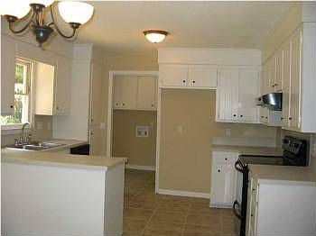 2nd image of 255 Savannah Round