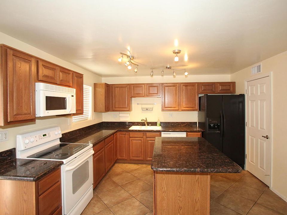 1st image of 934 N Desert Ave