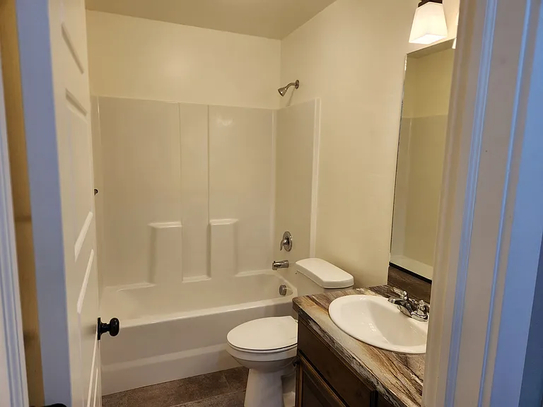4048 Madina St — Photo 8