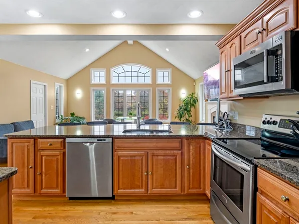 103 Barker St, North Andover, MA 01845
