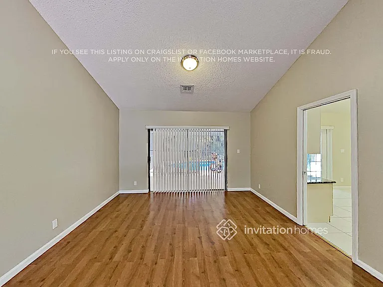 501 NW 107th Ter — Photo 6
