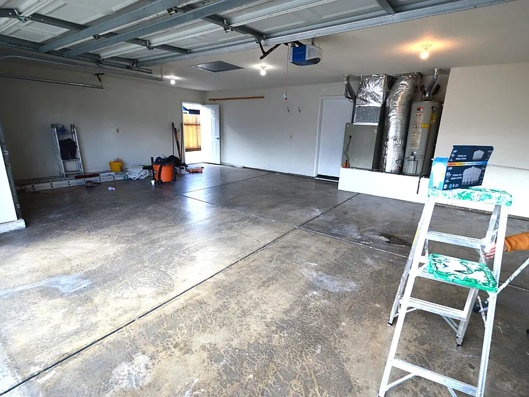 LARGE 3 CAR GARAGE