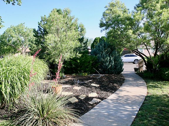 3rd image of 16 Mesa Dr