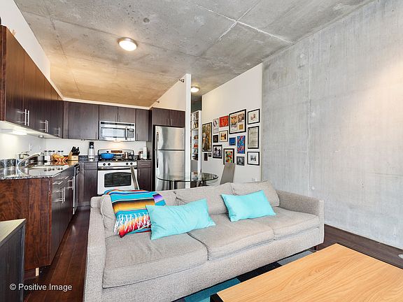 5th image of 235 W Van Buren St Unit 2321