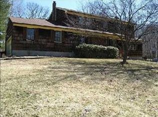 16 Heather Ln, Middletown, NY 10940