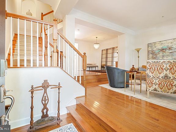 3rd image of 305 Hart Rd