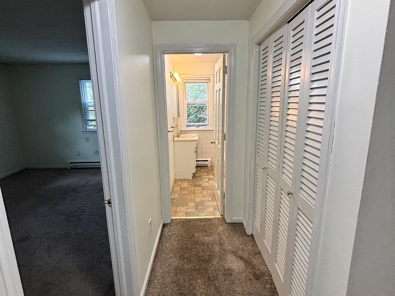 1 bed, 1.0 bath, 3544 sqft, $1,350 — Photo 4