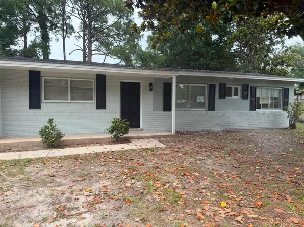 900 Bryn Mawr Blvd, Mary Esther, FL 32569