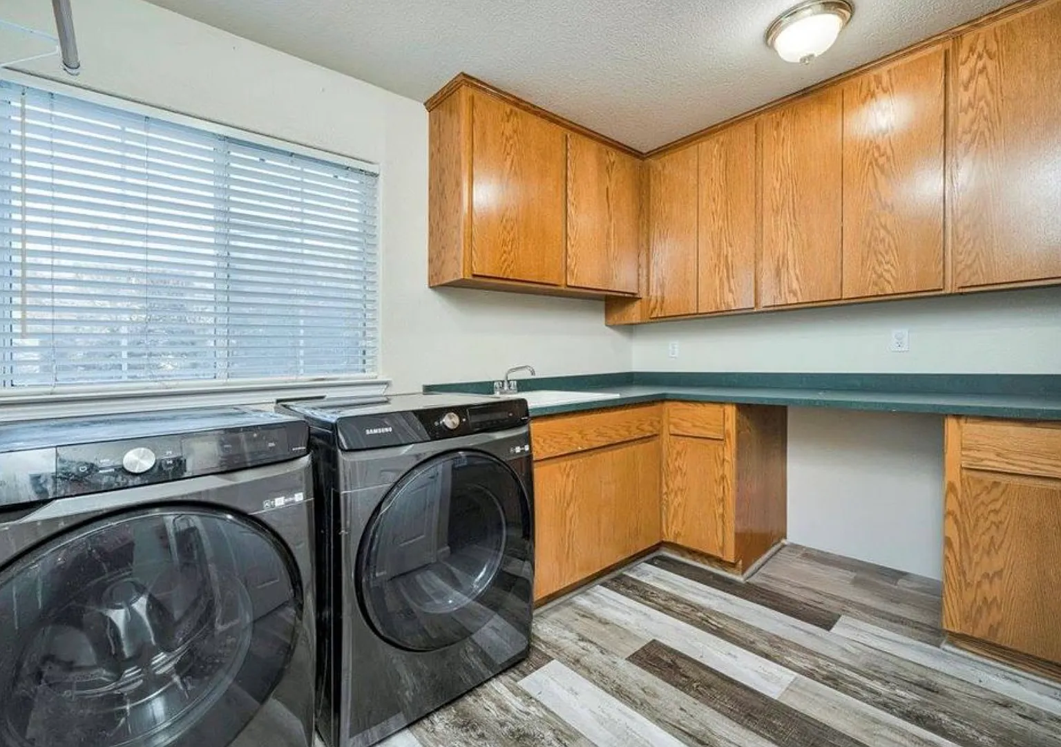 2 bed, 850 sqft, $1,600 — Photo 3