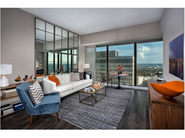 Dramatic one bedroom apartment home