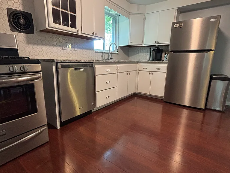 317 Pitt St #2 — Photo 10
