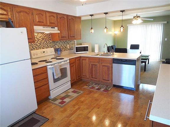 5th image of 214 Mountain Dr