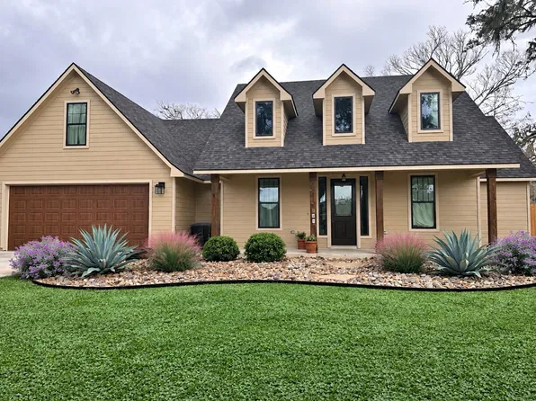 103 Begonia St, Lake Jackson, TX 77566