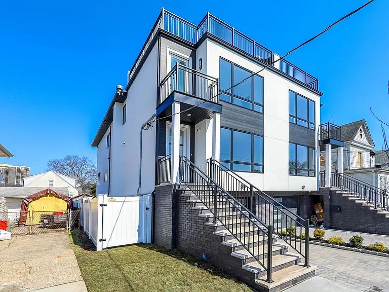 39 Washington Ave — Photo 13