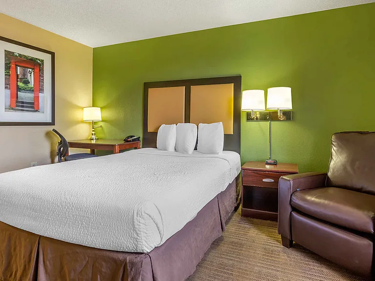 Studio Suite - 1 Queen Bed