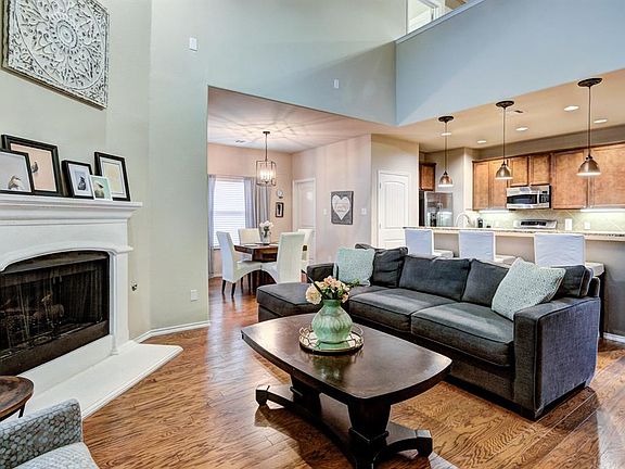 3rd image of 828 Golden Bear Ln
