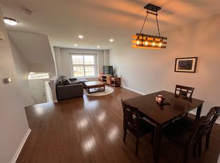 3 E Willow Rd, Wheeling, IL 60090