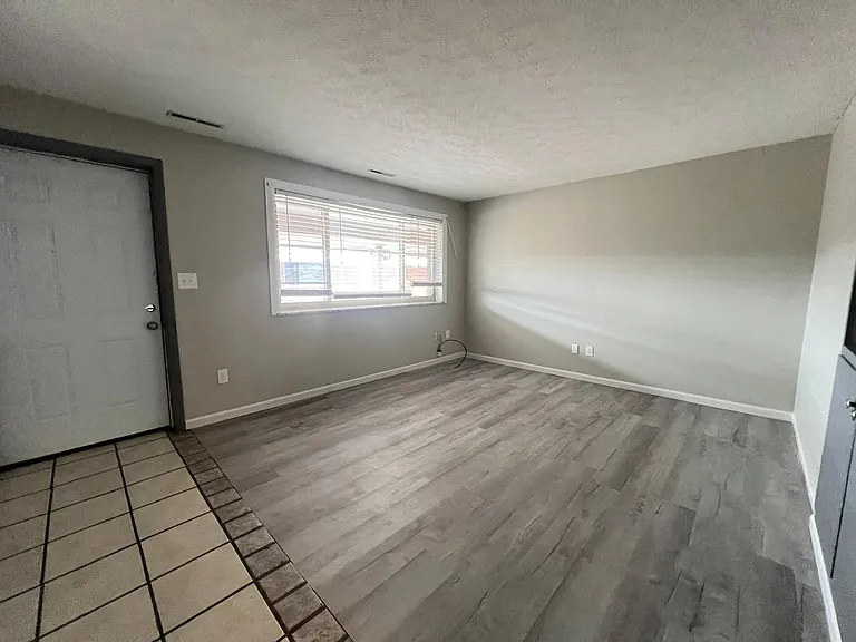 345 E 20th Ave #D — Photo 2