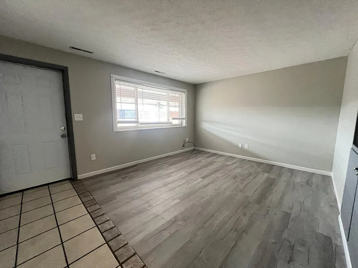 Building Photo - 345 E 20th Ave #D