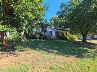405 W Olive St, Bolivar, MO 65613