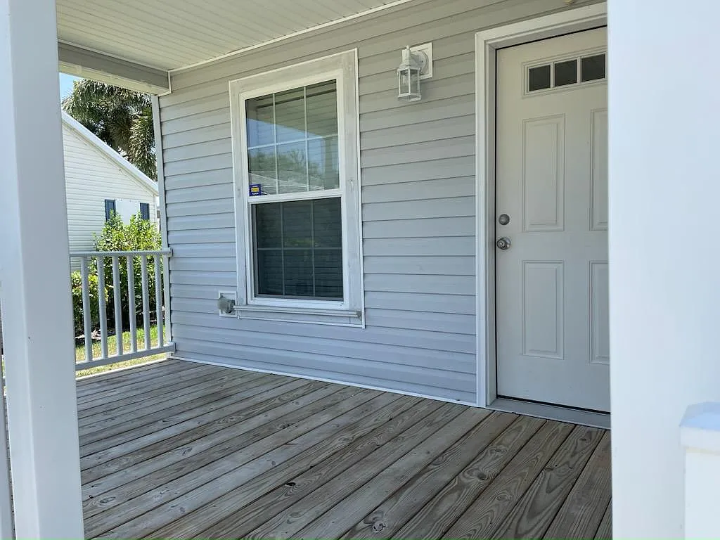 3 bed, 2.0 bath, 1372 sqft, $1,669 — Photo 3