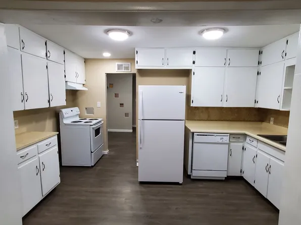 617 Arthur St, Clay Center, KS 67432