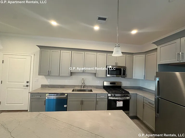 605 Broadway #201 — Photo 4