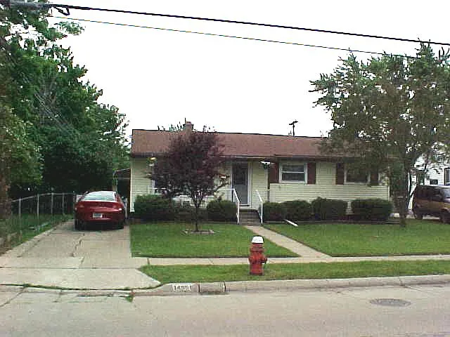 3 bed, 1.5 bath, 1000 sqft, $1,600 — Photo 1