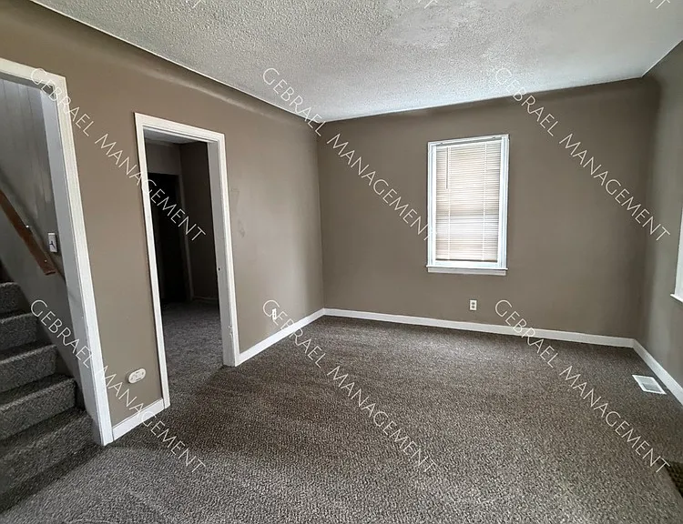 806 Alvord Ave — Photo 12