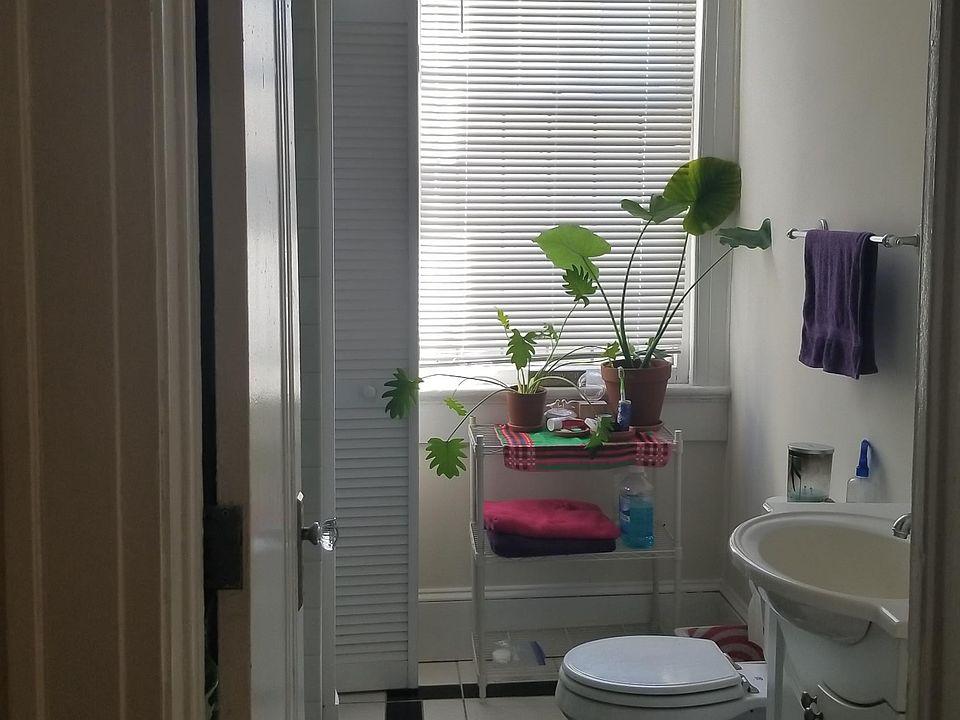 Full bathroom -- with shower & tub