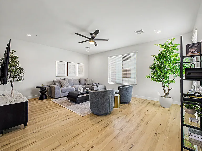 2601 E Clarendon Ave #9 — Photo 30