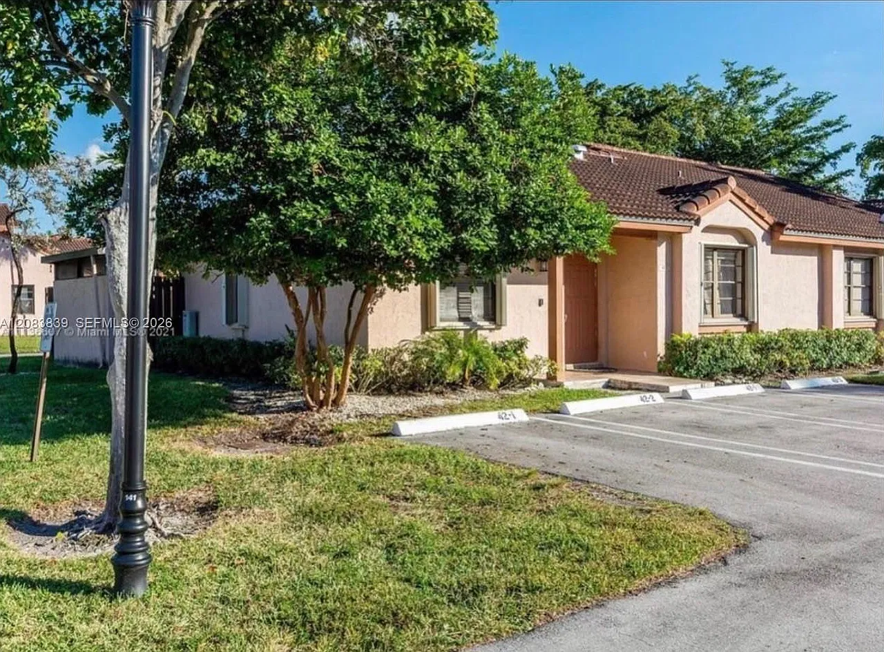 2 bed, 2.0 bath, 929 sqft, $2,900 — Photo 1