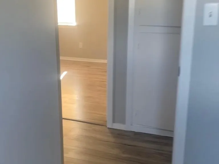 110 Laroe St — Photo 13