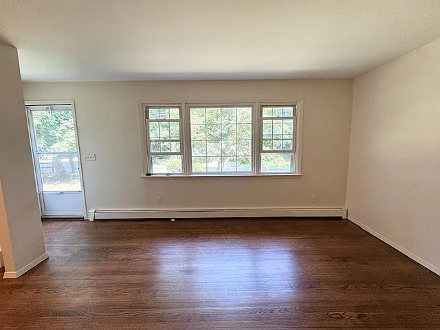 402 Thompson St — Photo 11