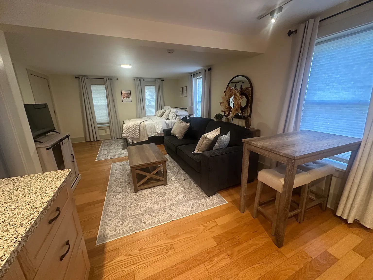 Studio, $1,500 — Photo 4