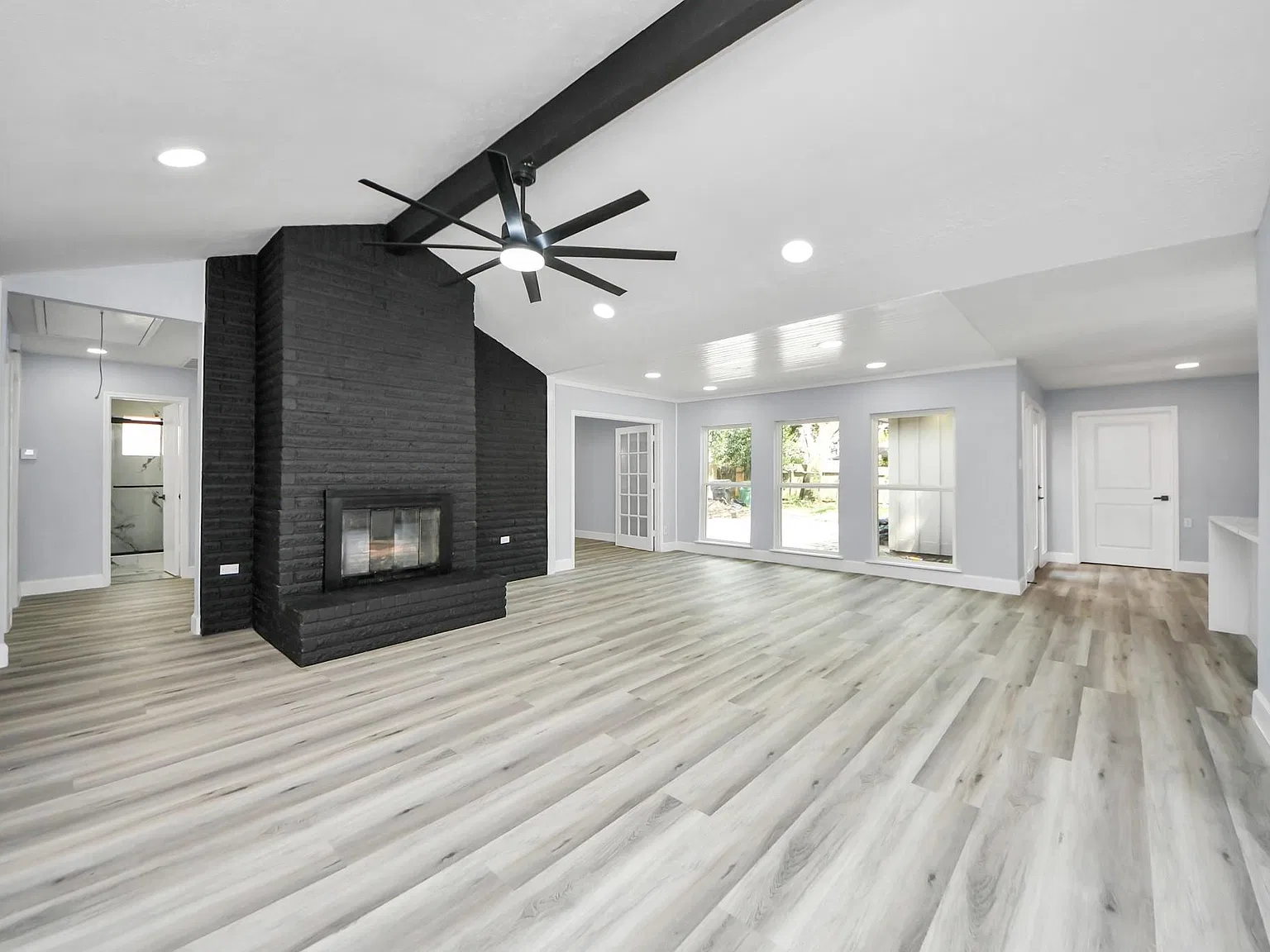 3 bed, 2.0 bath, 2054 sqft, $2,500 — Photo 4