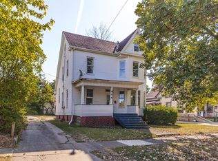 904 S Madison St, Bloomington, IL