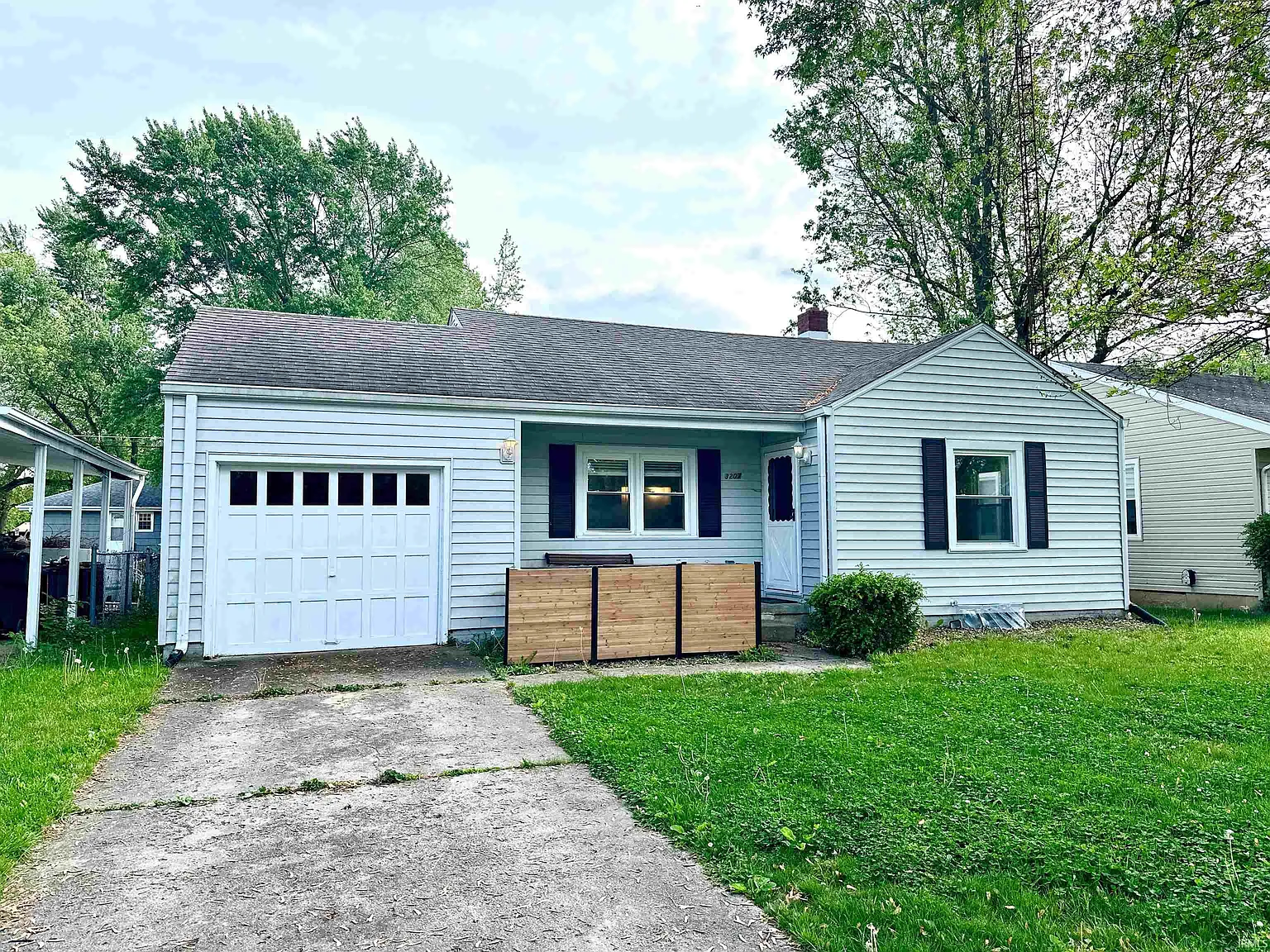 3207 W Devon Rd photo 1