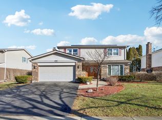 588 Applegate Ln, Lake Zurich, IL 60047