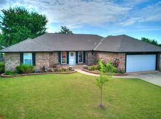 11712 Royal Coach Dr, Yukon, OK 73099