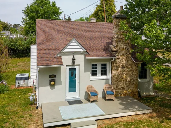402 Westwood Dr, Altavista, VA 24517
