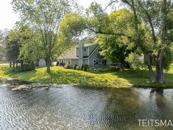 17871 168th Ave, Spring Lake, MI 49456