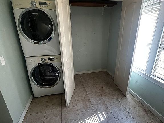 4th image of 38 Van Cortlandt Park Ave APT 1